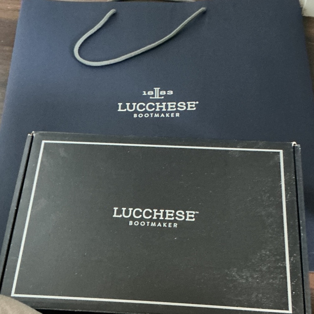 Lucchese. Leather tan lace up walking shoes